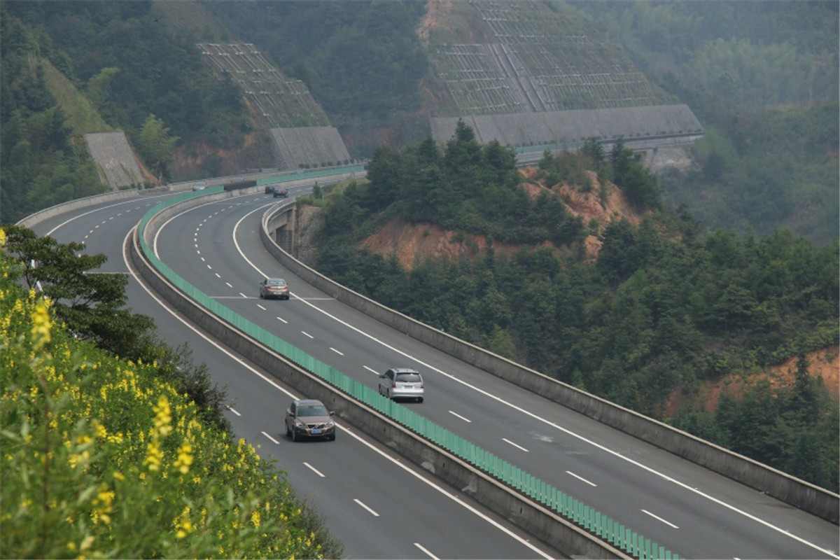 龙长高速公路路面工程B2合同段