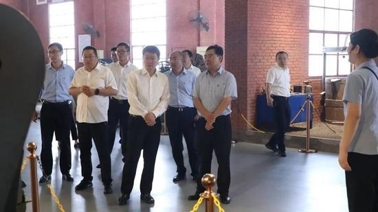 强强联合再谱新篇！山东临工与江苏某集团大客户挖掘机交机