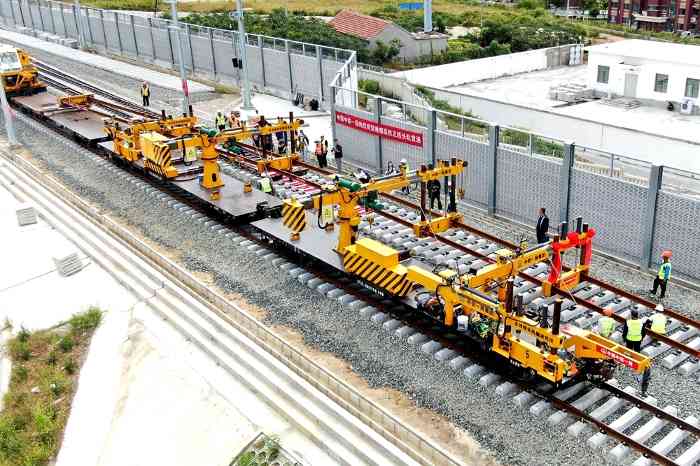 中国中铁旗下中铁一局参建的潍烟高铁全线铺轨贯通！