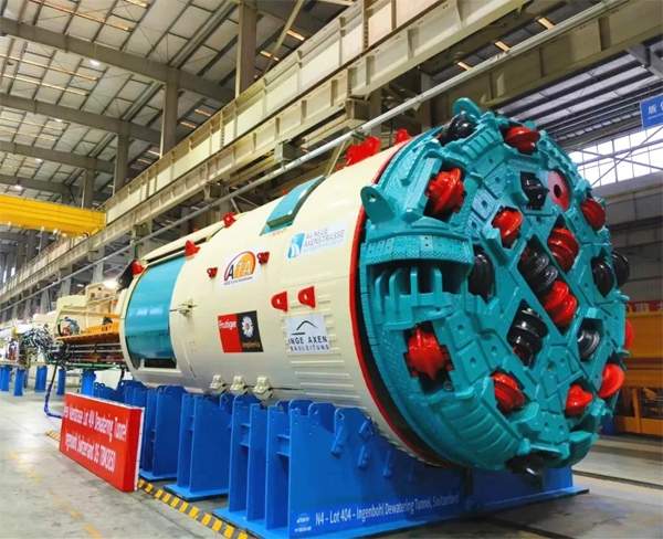 国产首台出口瑞士新型双护盾硬岩掘进机(TBM)始发