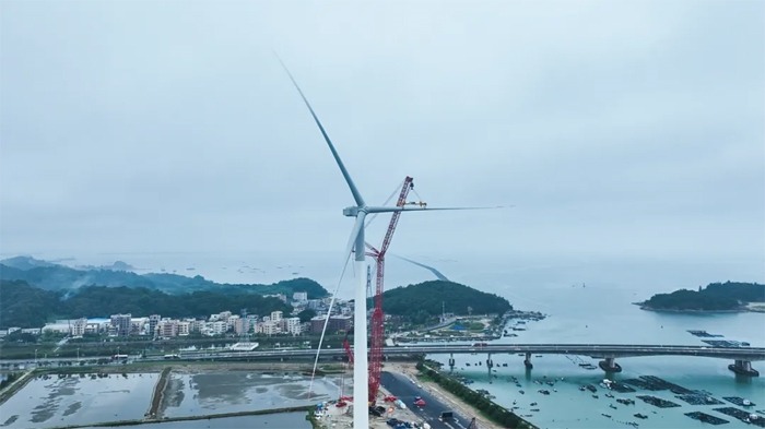 三一2000吨成功吊装全球首台18兆瓦海上风电机组