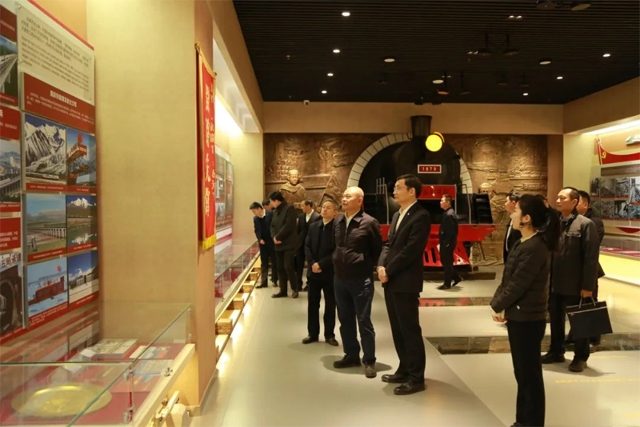 中国建材集团与中国中铁签署战略合作协议